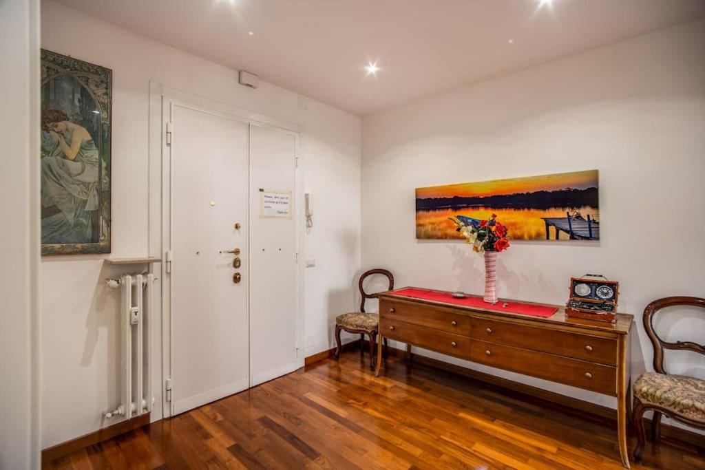 Homely - Spacious In Gianicolo District Apartment